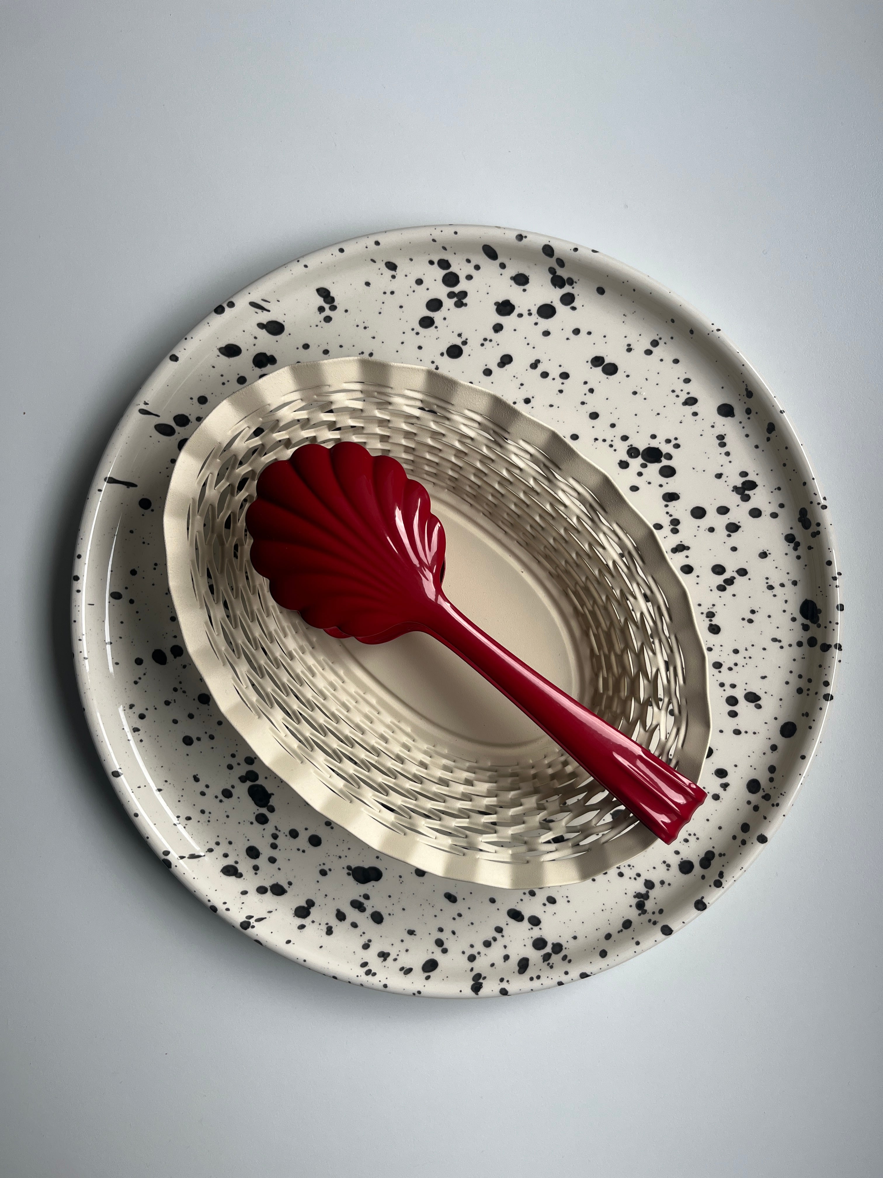 Scalloped Kitchen Tongs - various colours - Image 3