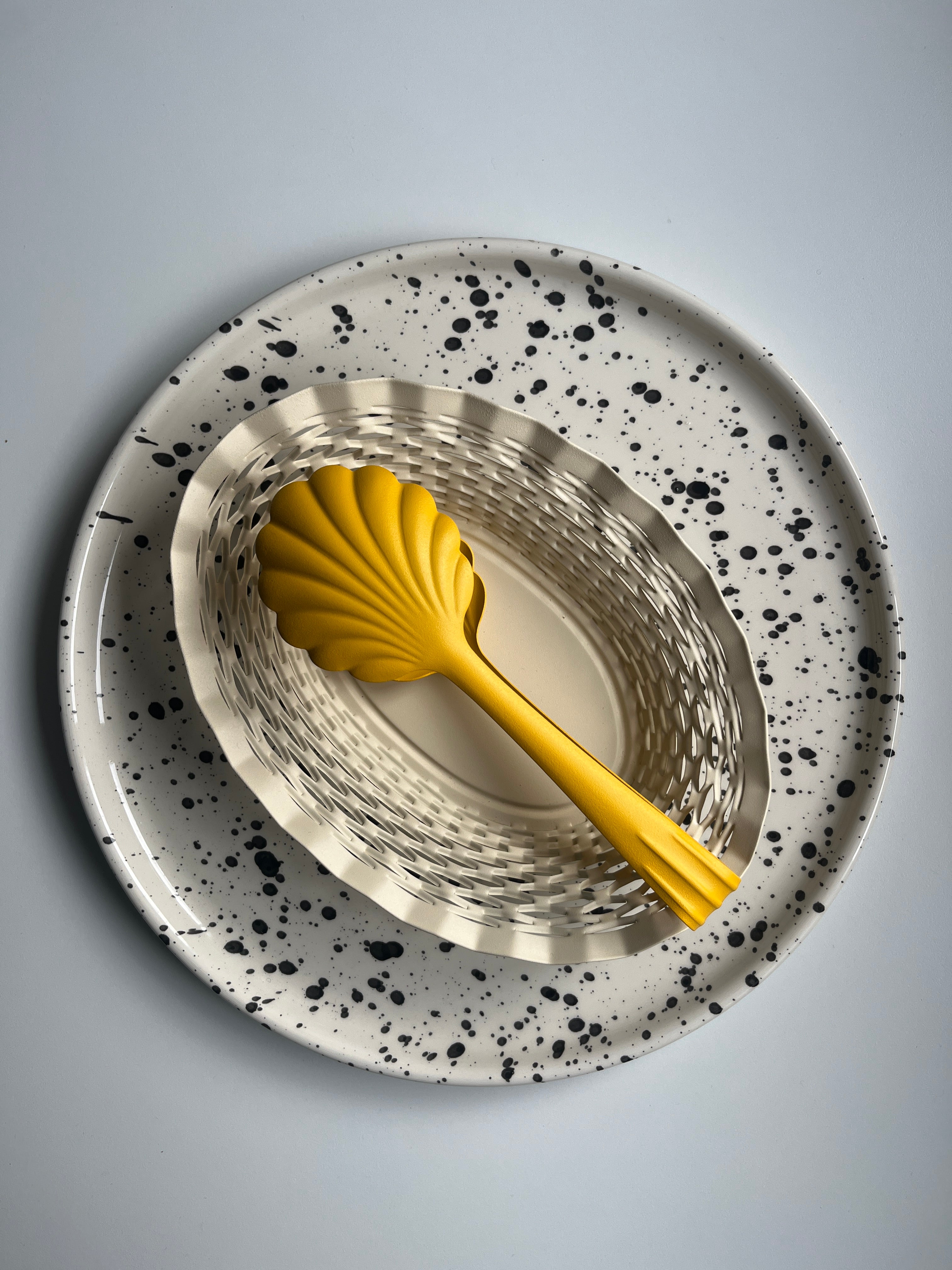 Scalloped Kitchen Tongs - various colours - Image 4