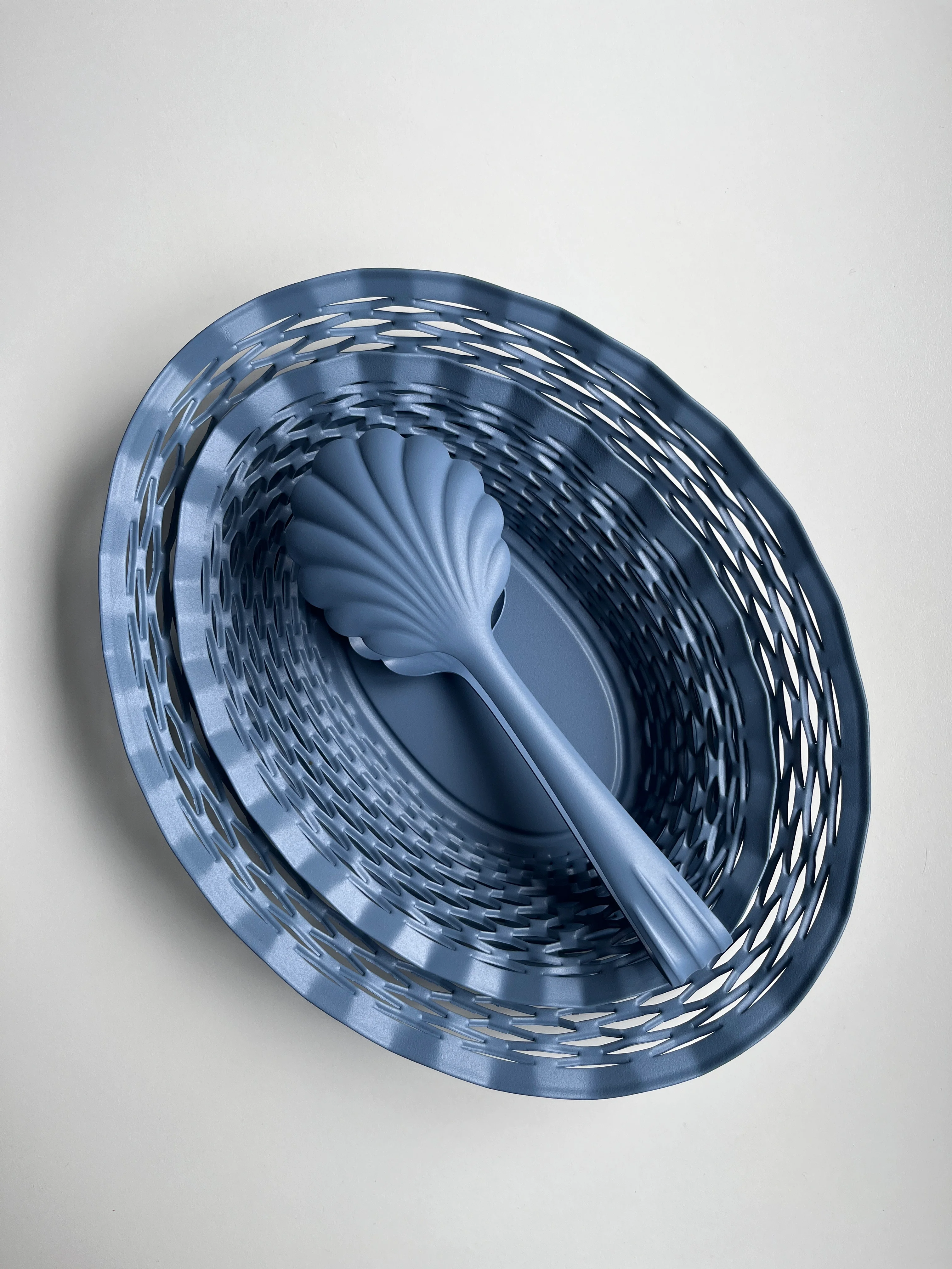 Scalloped Kitchen Tongs - various colours - Image 7