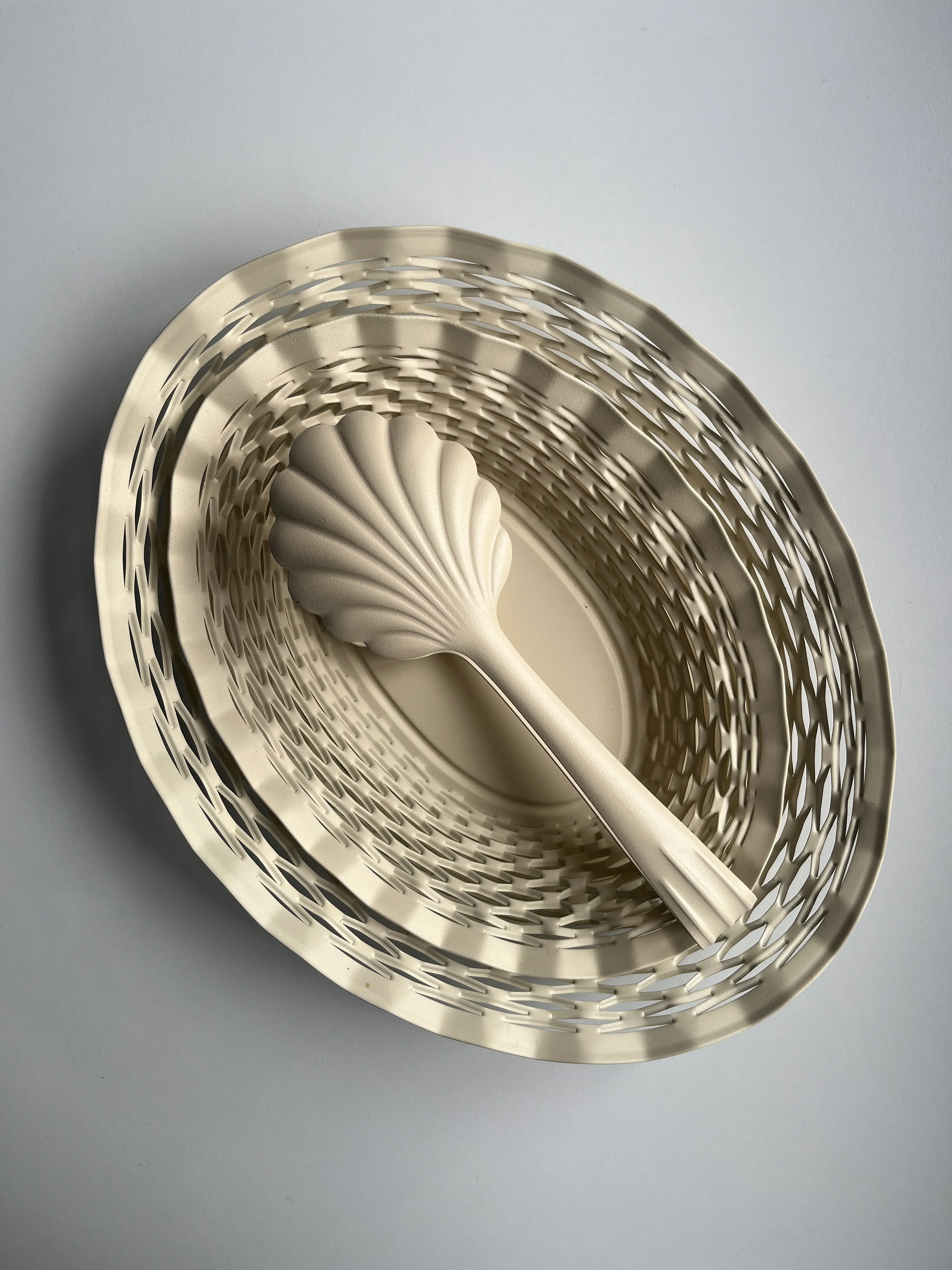 Scalloped Kitchen Tongs - various colours - Image 8