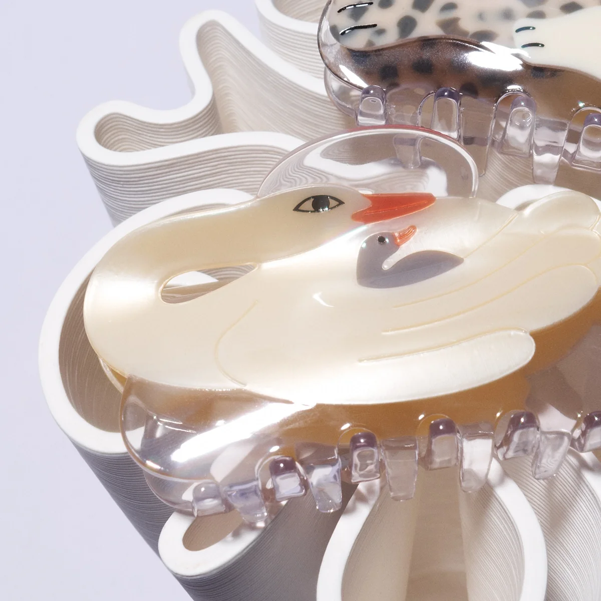White Mother Swan & Cygnet Hair Claw - Image 4