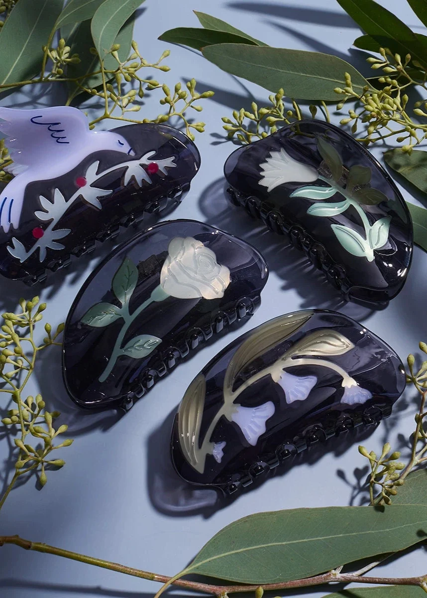 Elegant Belladonna Floral Hair Claw - Image 3